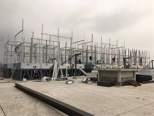 康明斯发电机什么情况下需要紧急停机，如何操作?